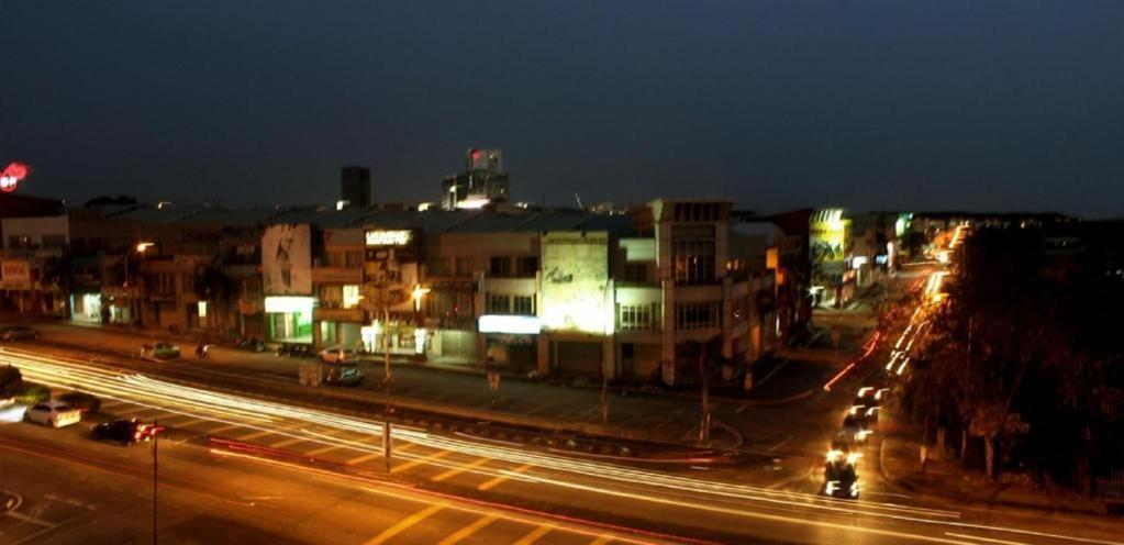 Rock & Roll Hotel Klang Ngoại thất bức ảnh