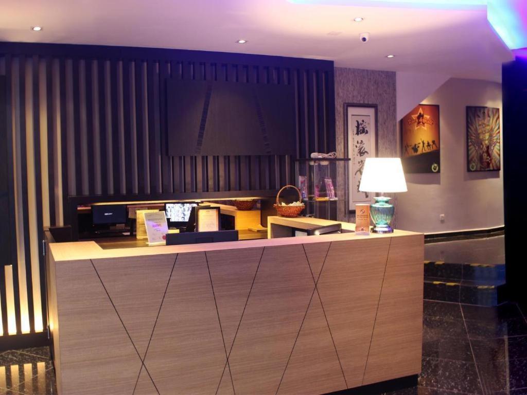 Rock & Roll Hotel Klang Ngoại thất bức ảnh