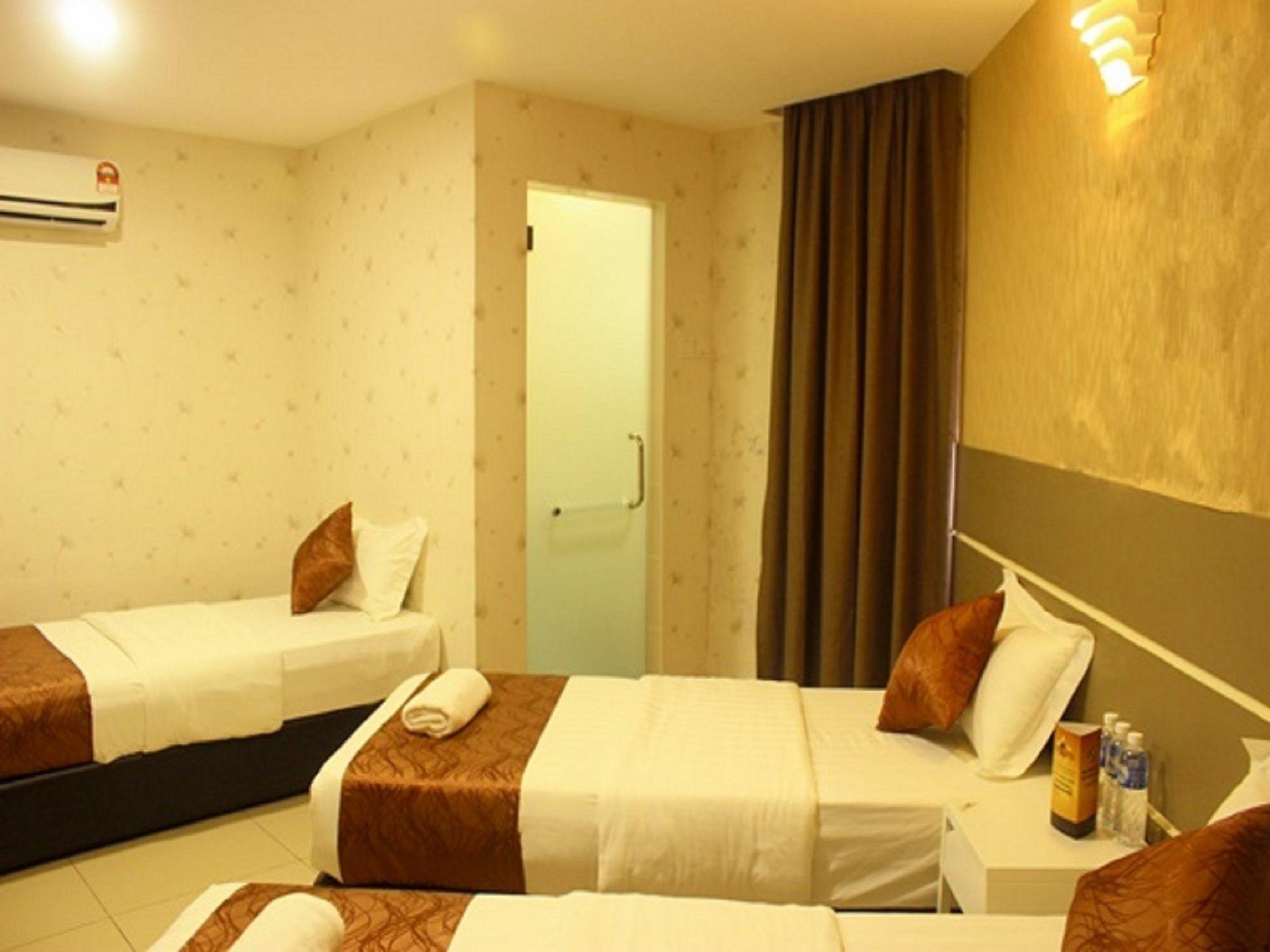 Rock & Roll Hotel Klang Ngoại thất bức ảnh